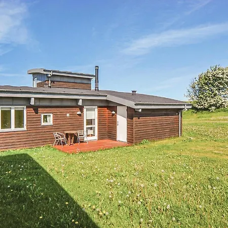 4 Bedroom In Holiday home