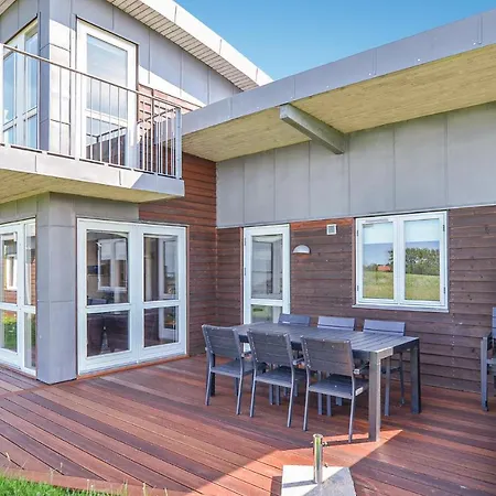 4 Bedroom In *