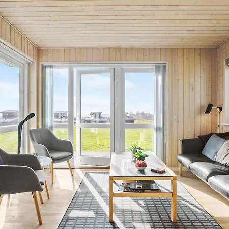 4 Bedroom In *